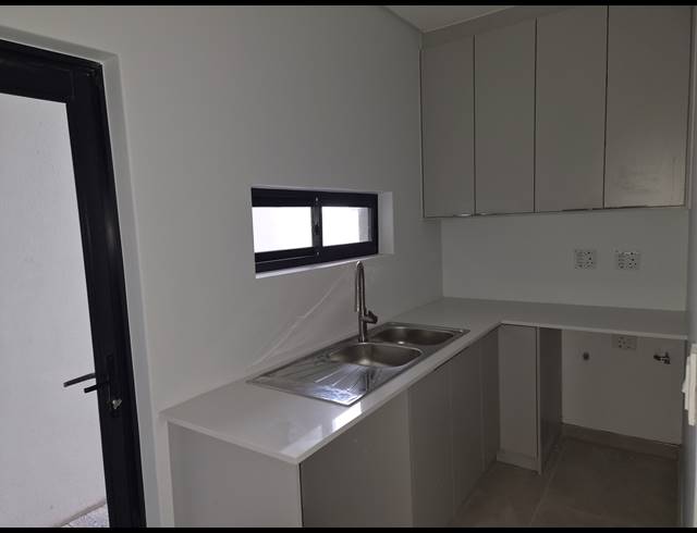 4 BEDROOM HOUSE FOR SALE IN SANDOWN